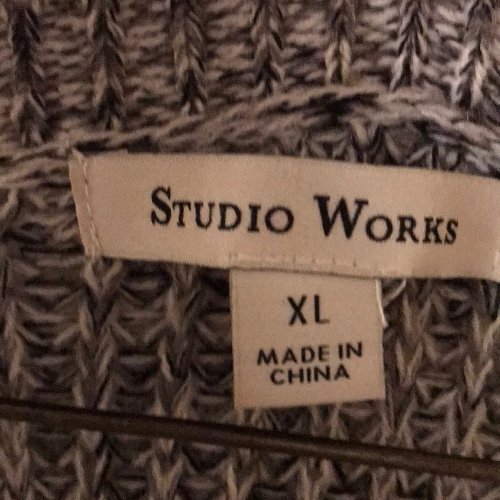 Gray sweater - Picture 2 of 4